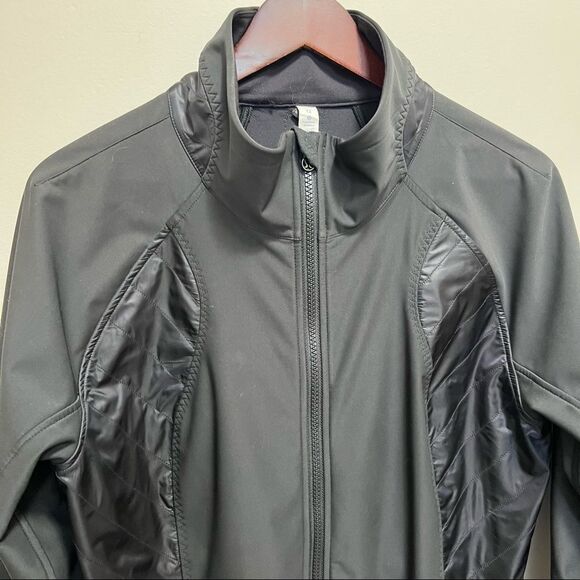 Lululemon Wind Runner Black Softshell Jacket Size 12 Activewear Outdoor Running - Picture 3 of 13
